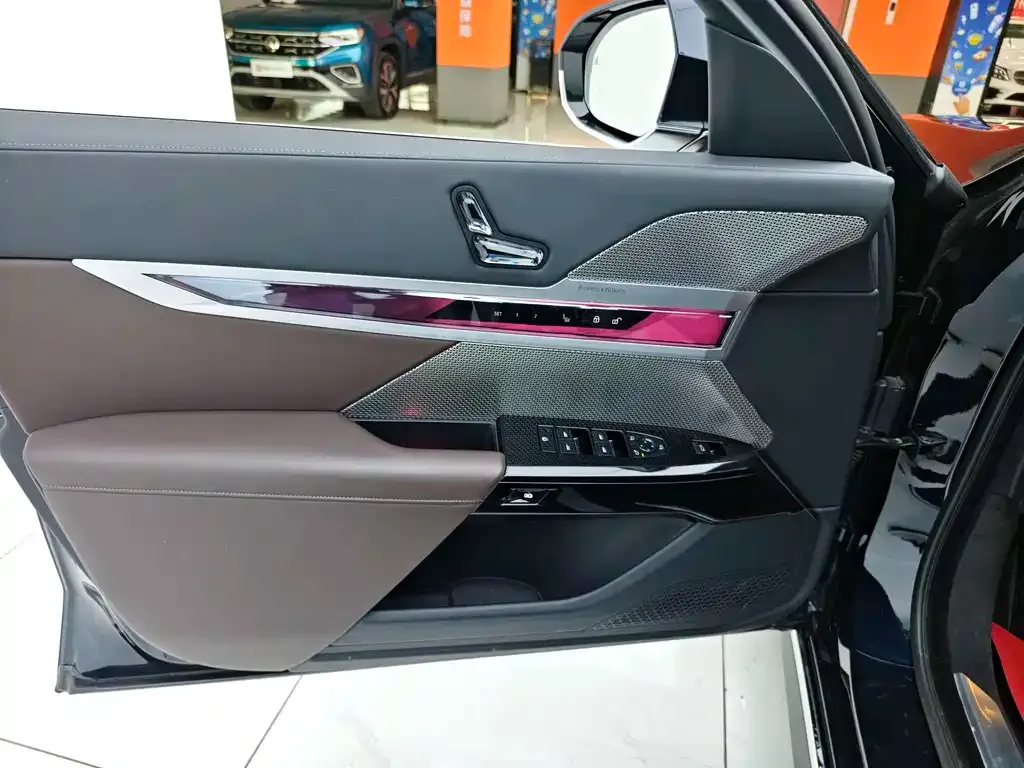 BMW 7 Series 2023 из CN, фото 2