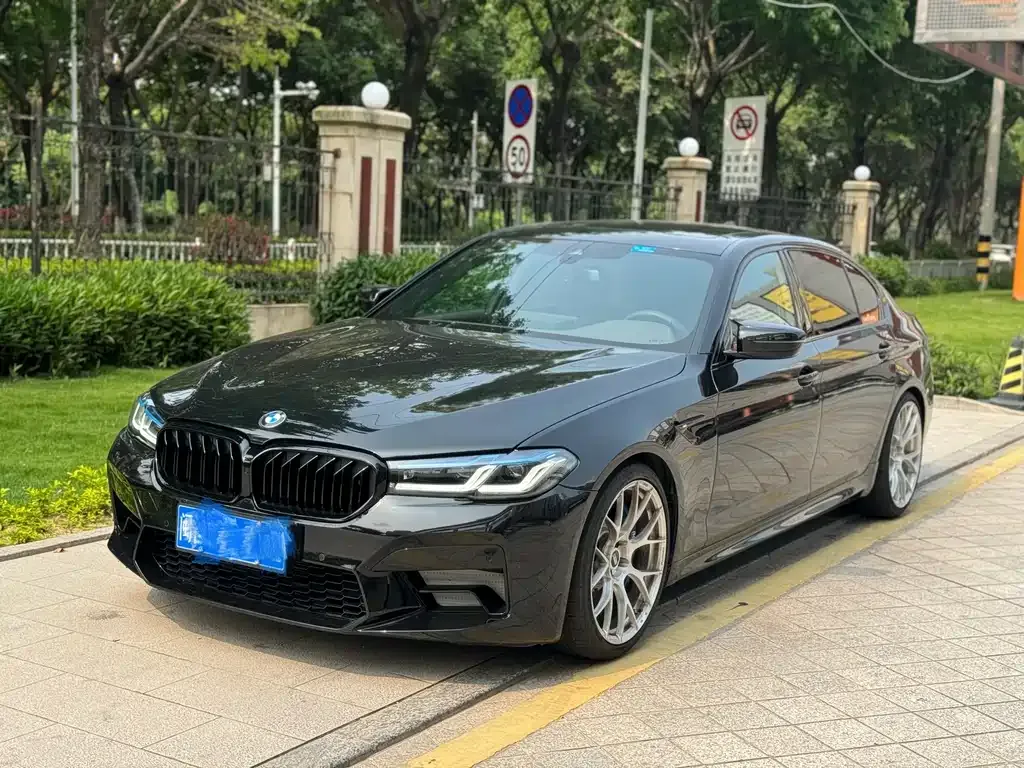 BMW 5 Series — фото 1