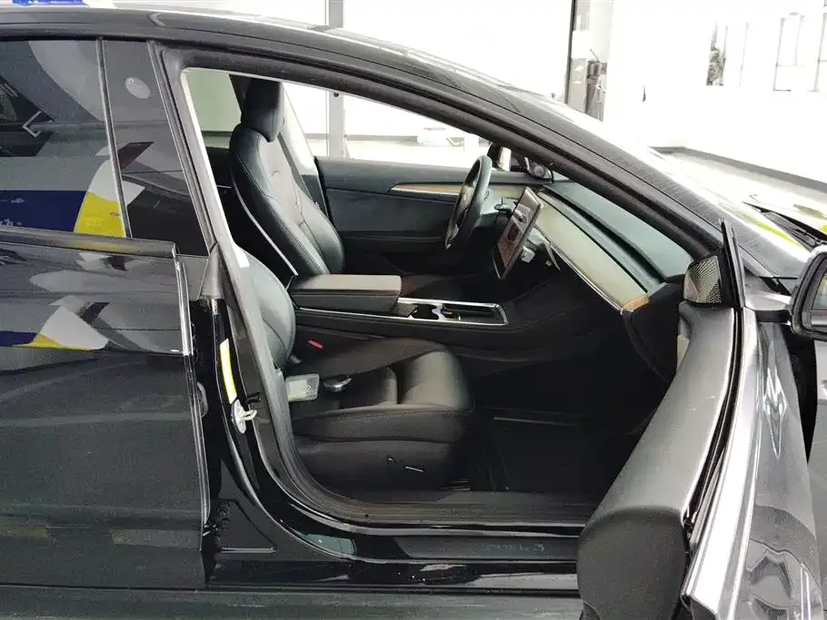 Tesla Model 3 — фото 10