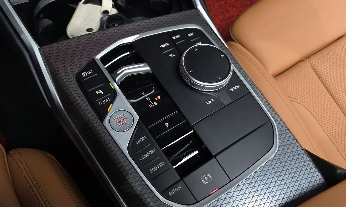 BMW 3-Series 2025 из KR, фото 10