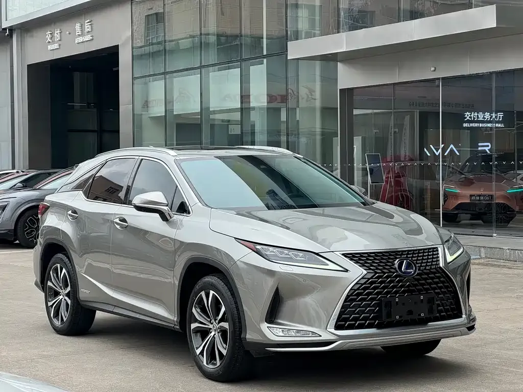 Lexus RX — фото 1