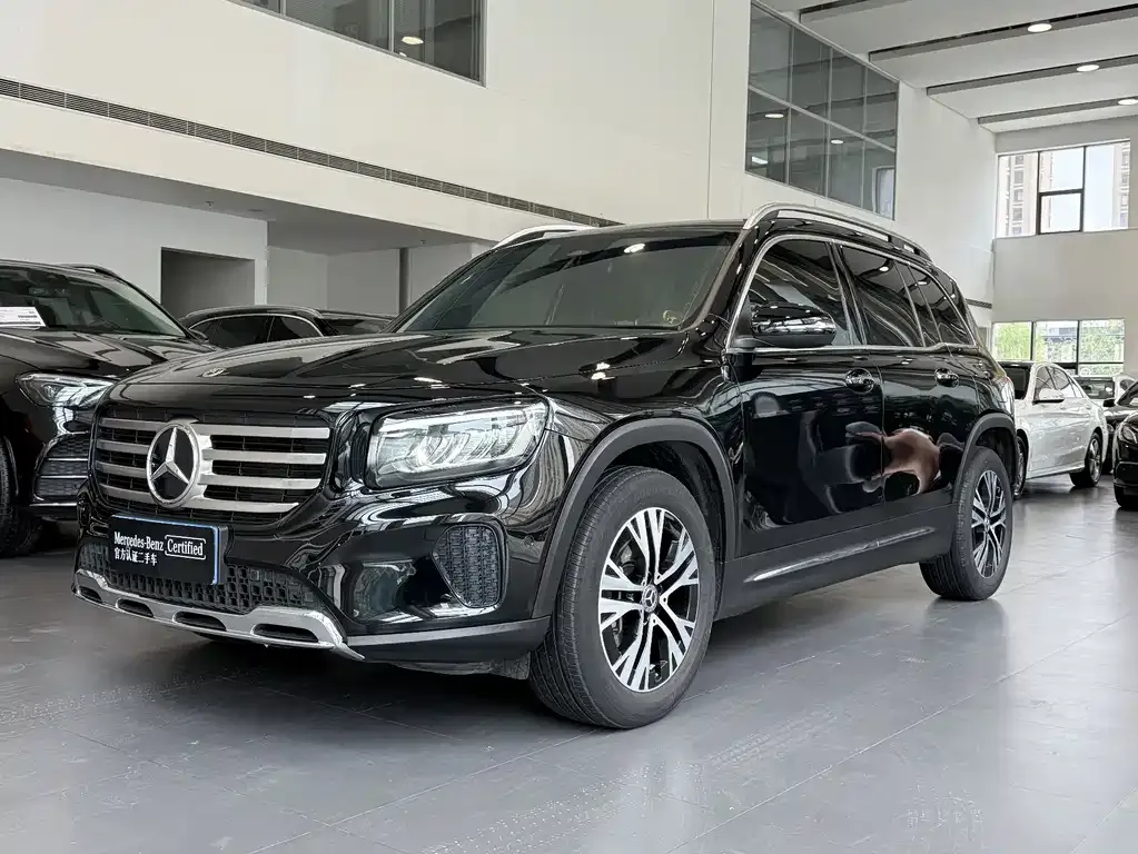 Mercedes-Benz GLB — фото 1