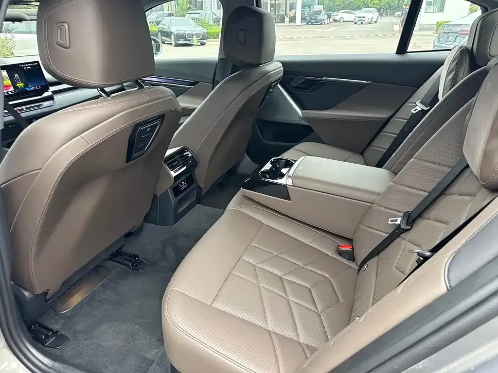 BMW i5 2025 из CN, фото 2