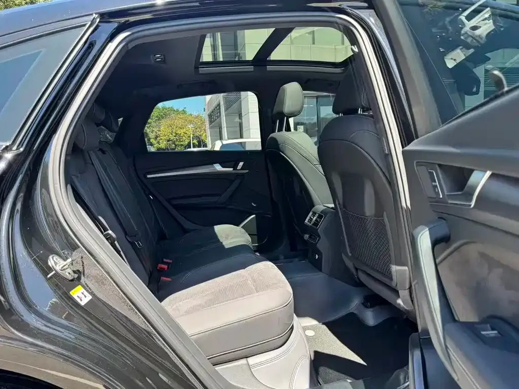 Audi Q5L Sportback — фото 5