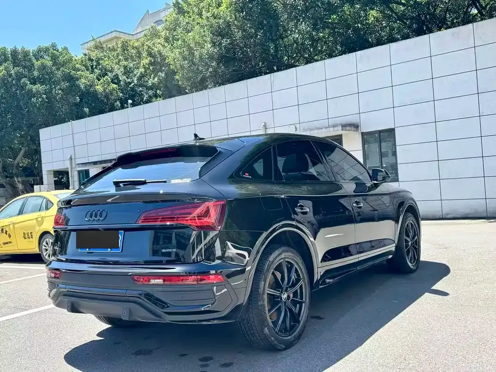 Audi Q5L Sportback — фото 9