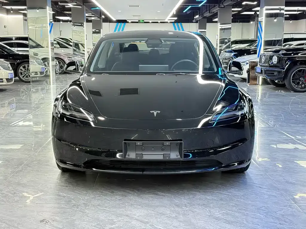 Tesla Model 3 — фото 7