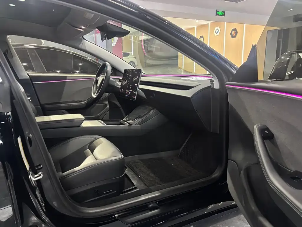 Tesla Model 3 — фото 10