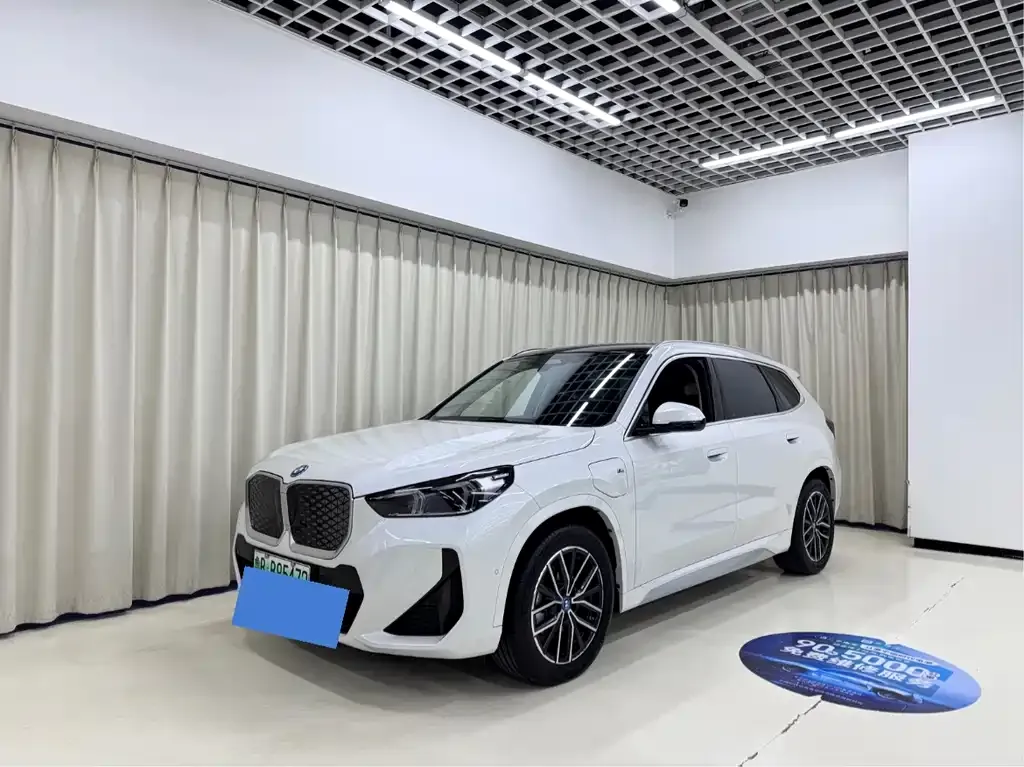 BMW iX1