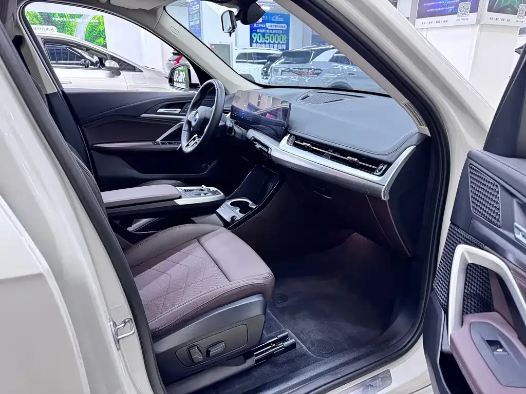 BMW iX1 2024 из CN, фото 9