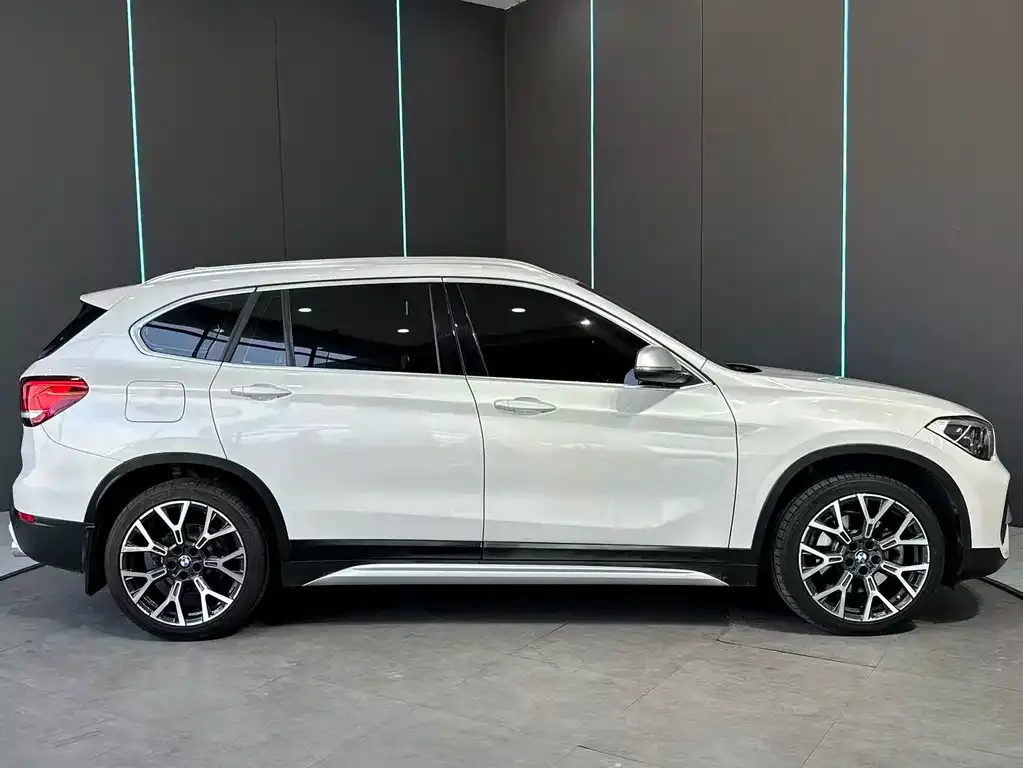 BMW X1 — фото 9