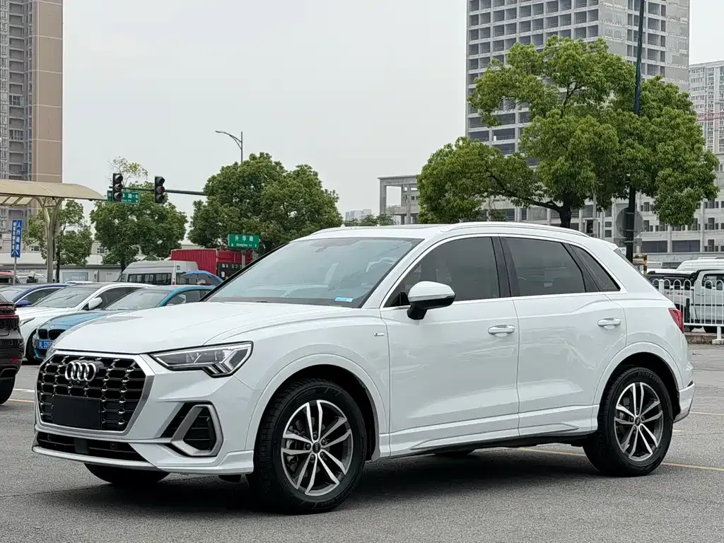 Audi Q3 — фото 1