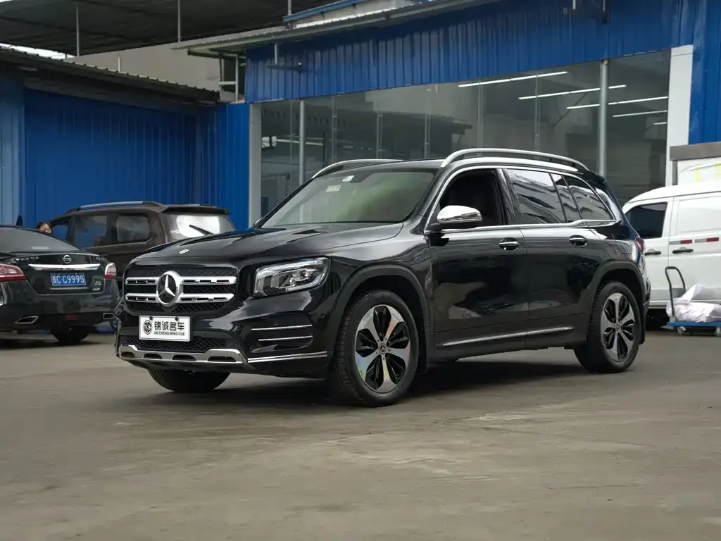 Mercedes-Benz GLB — фото 1