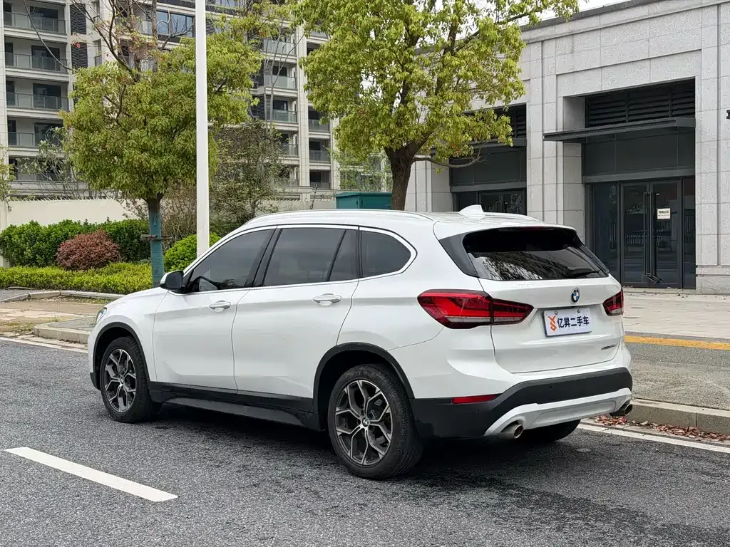 BMW X1 — фото 9