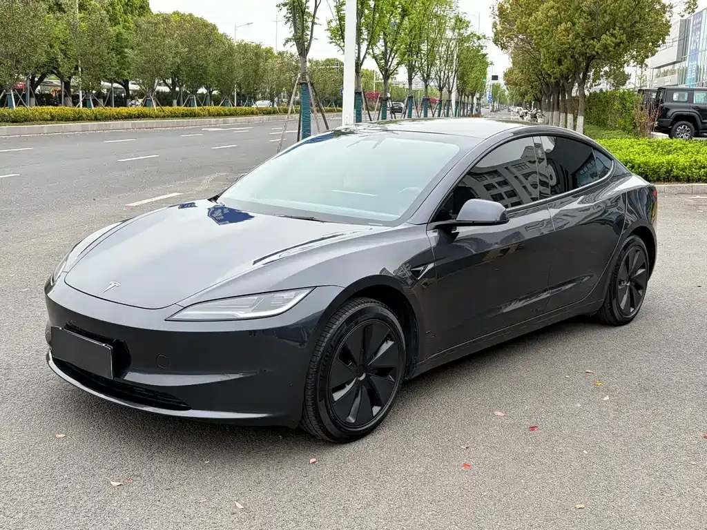 Tesla Model 3 — фото 1