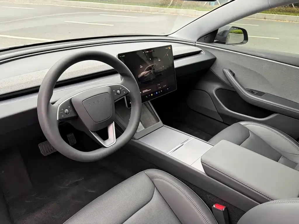 Tesla Model 3 — фото 4