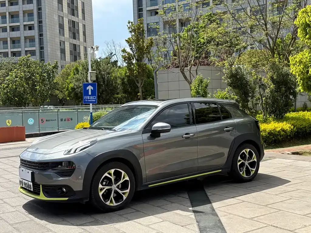 Lynk & Co 02