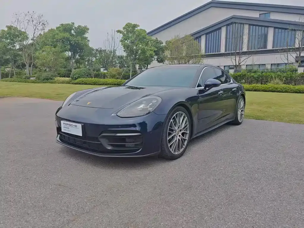 Porsche Panamera — фото 1