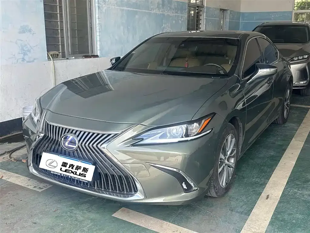 Lexus ES — фото 1
