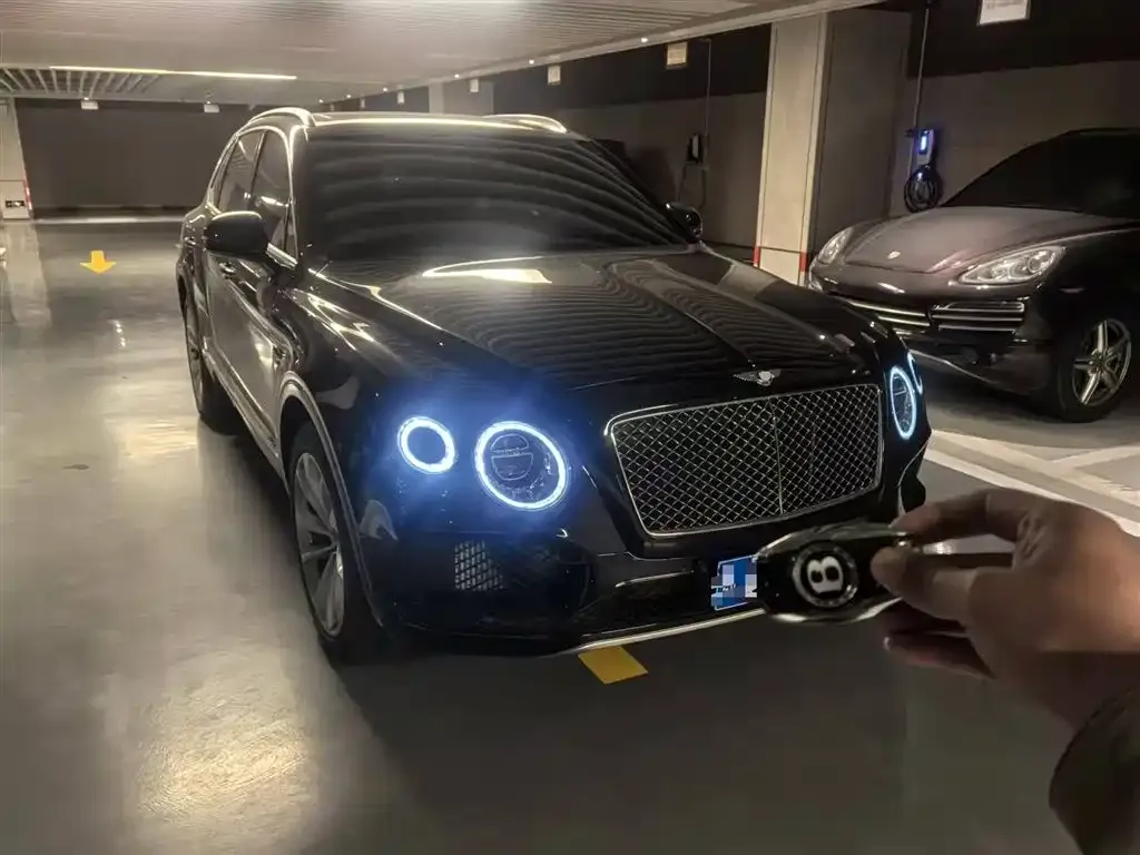 Bentley Bentayga PHEV 2023 из CN, фото 7