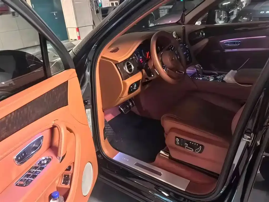 Bentley Bentayga PHEV 2023 из CN, фото 4