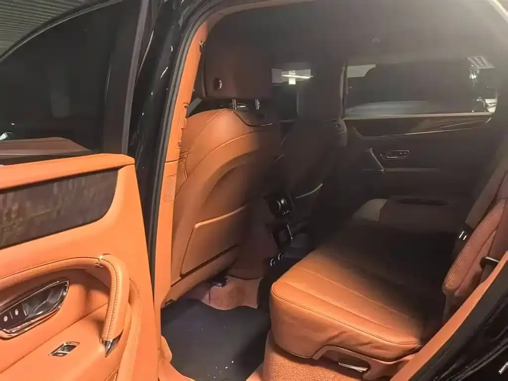 Bentley Bentayga PHEV 2023 из CN, фото 8