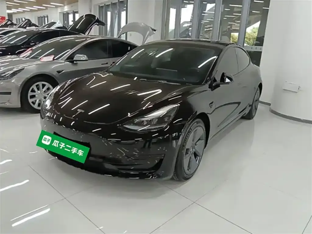 Tesla Model 3 — фото 10