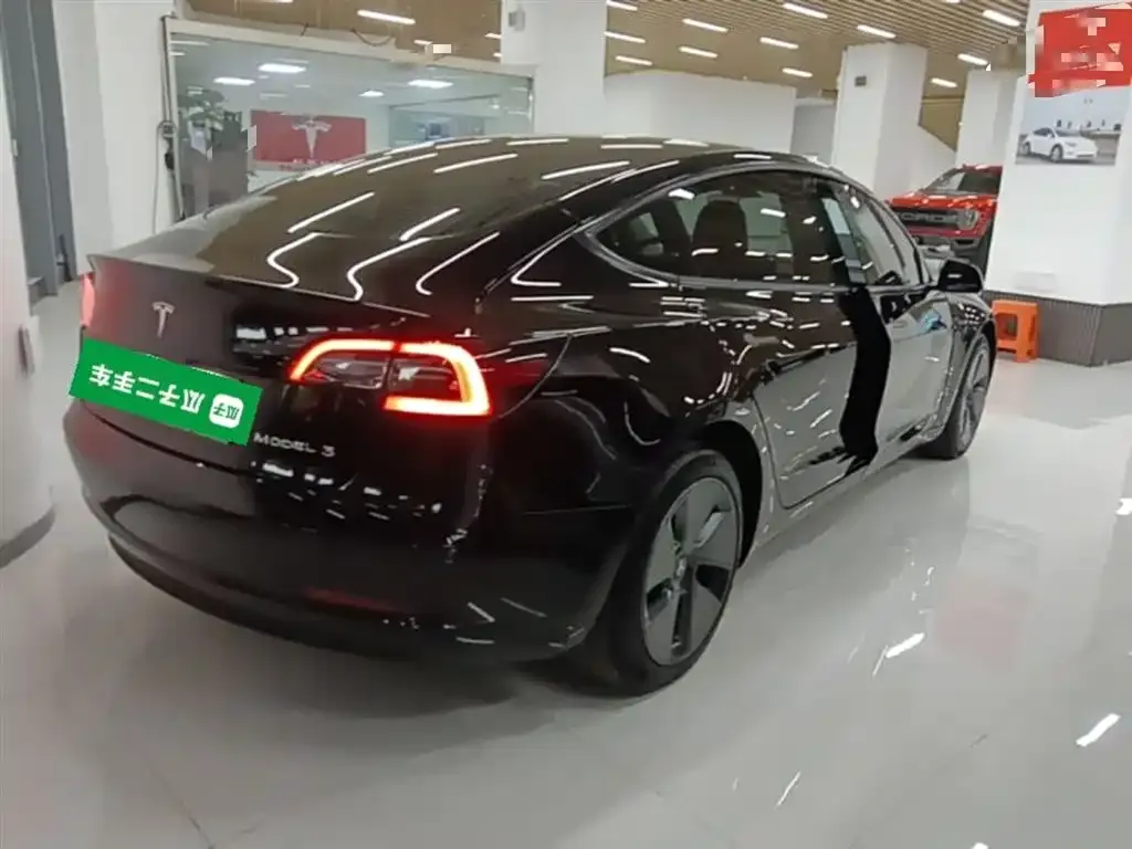 Tesla Model 3 — фото 5