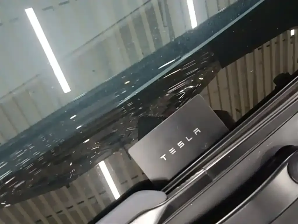 Tesla Model 3 — фото 3