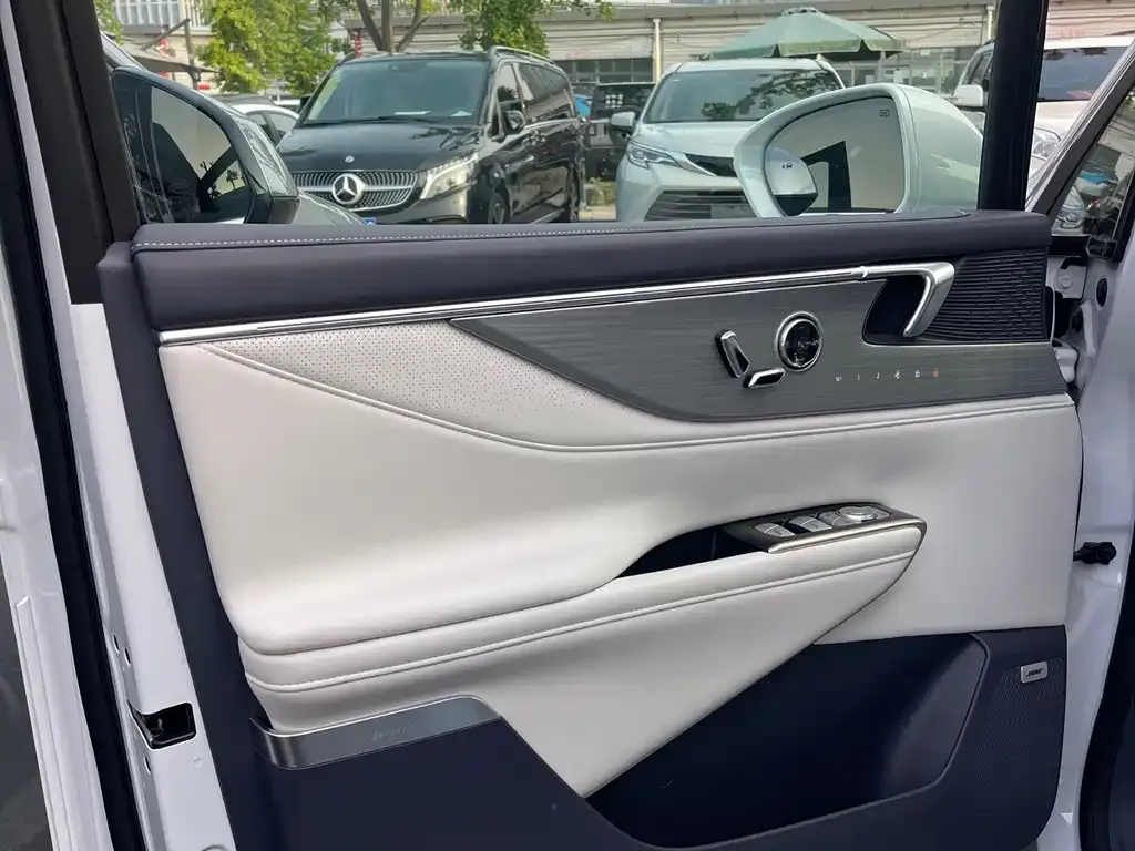 Buick GL8 Hybrid — фото 8