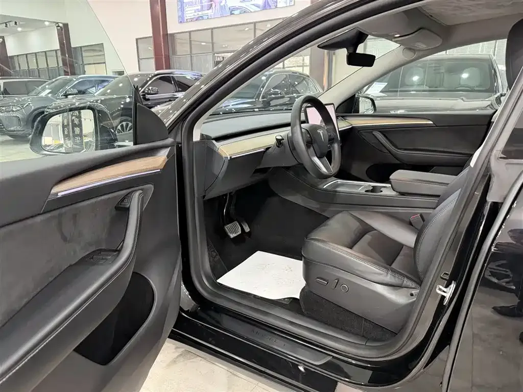 Tesla Model Y — фото 3