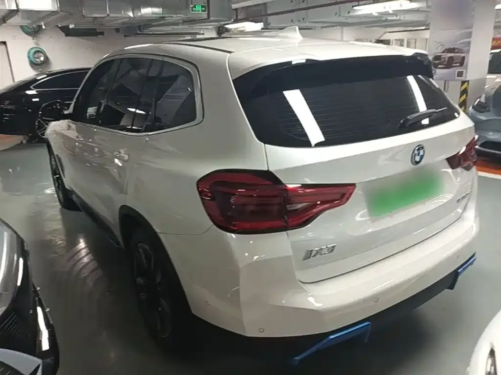 BMW iX3 — фото 10