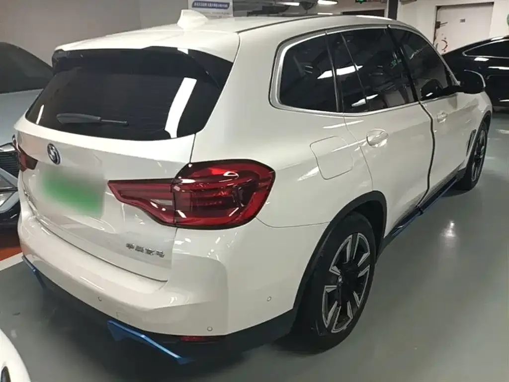 BMW iX3 — фото 5