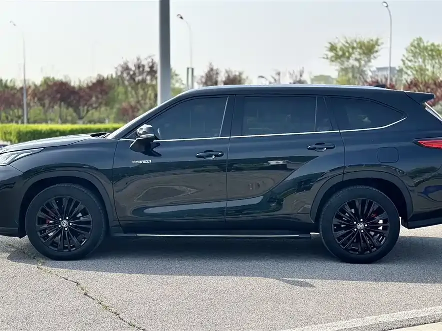 Toyota Highlander — фото 2