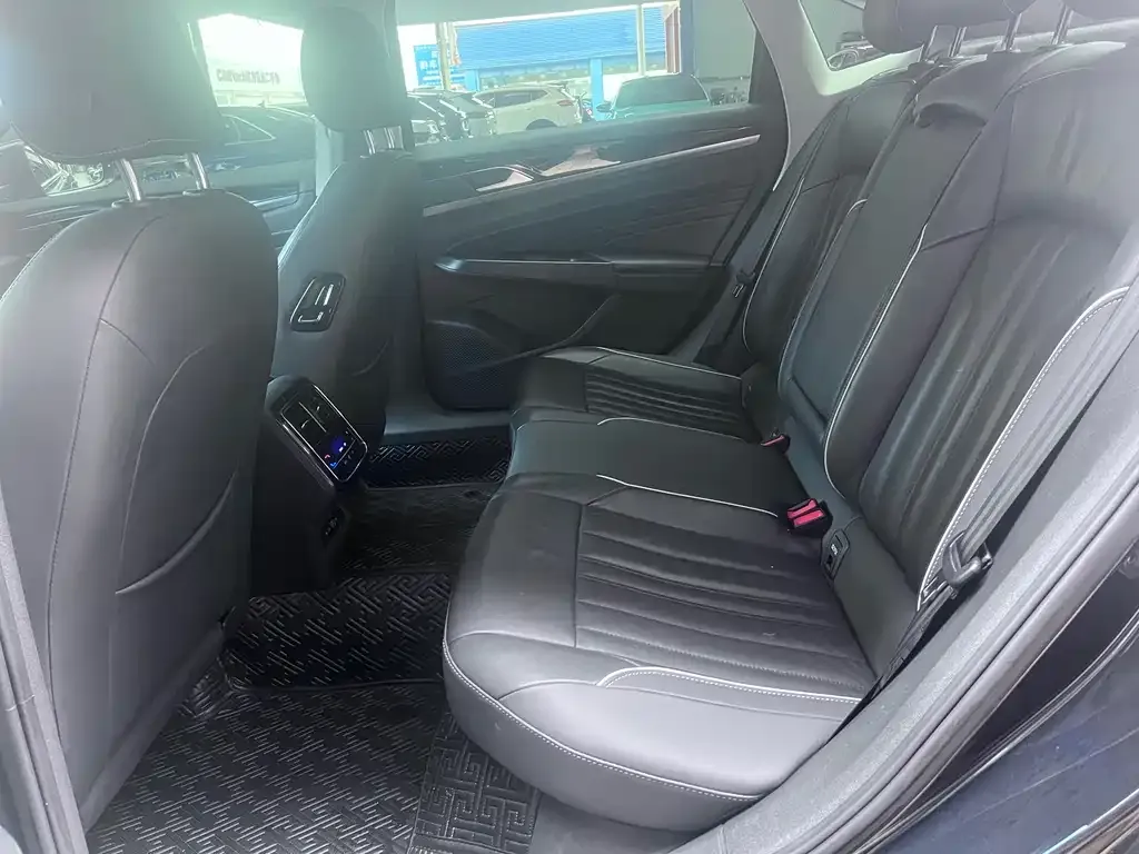 Volkswagen Passat — фото 6