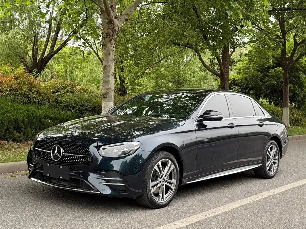 Mercedes-Benz E-Class — фото 1