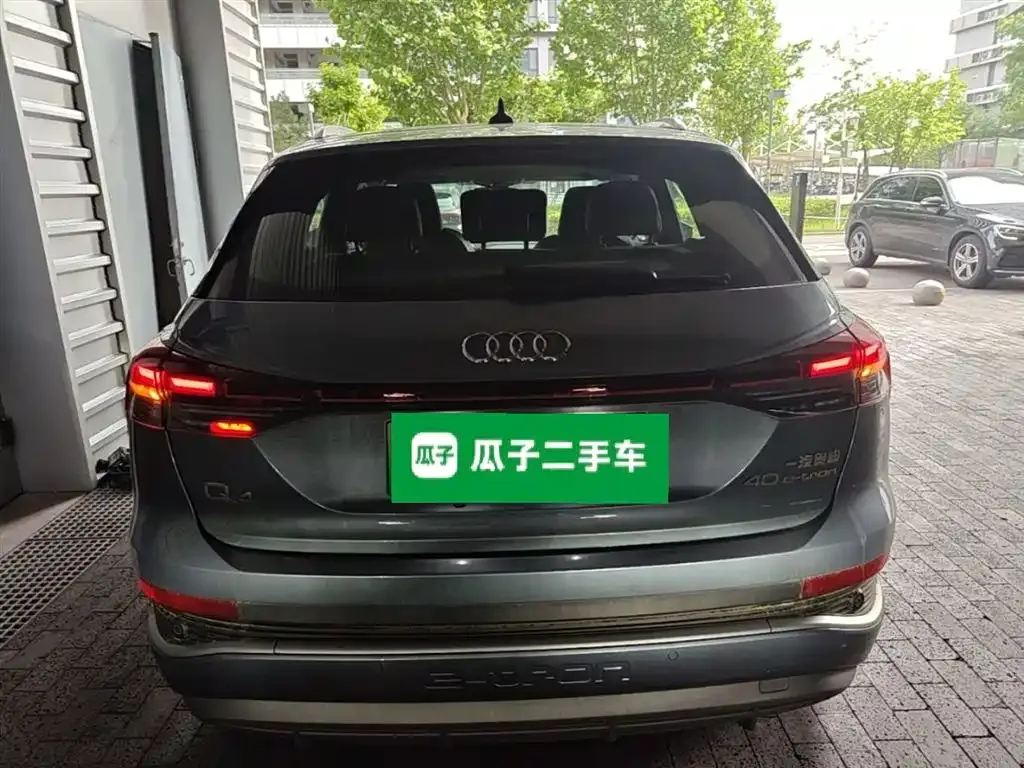 Audi Q4 e-tron — фото 8