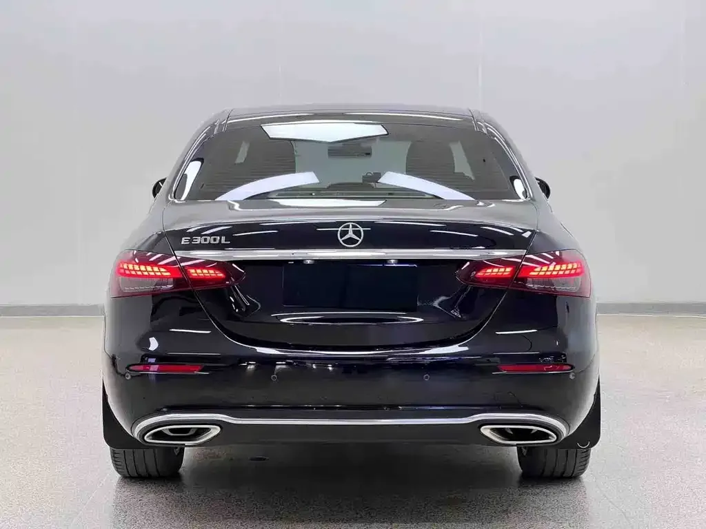 Mercedes-Benz E-Class — фото 2