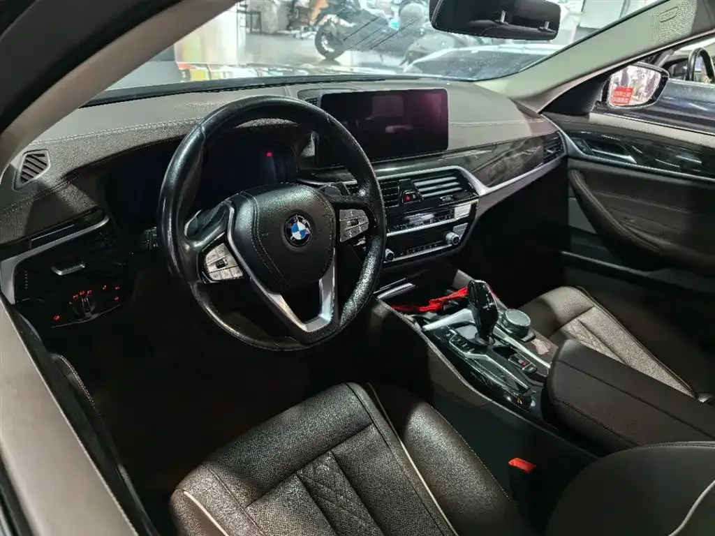 BMW 5 Series — фото 5
