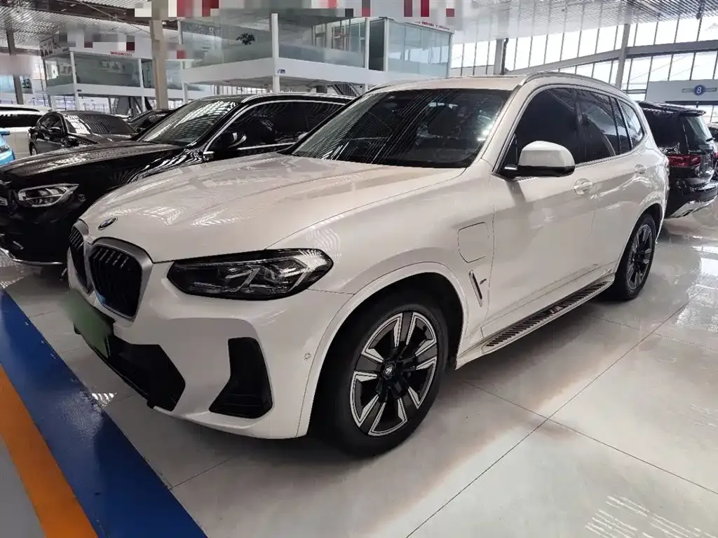 BMW iX3 — фото 10