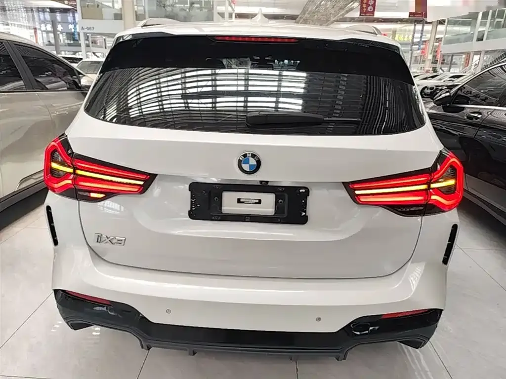 BMW iX3 — фото 4