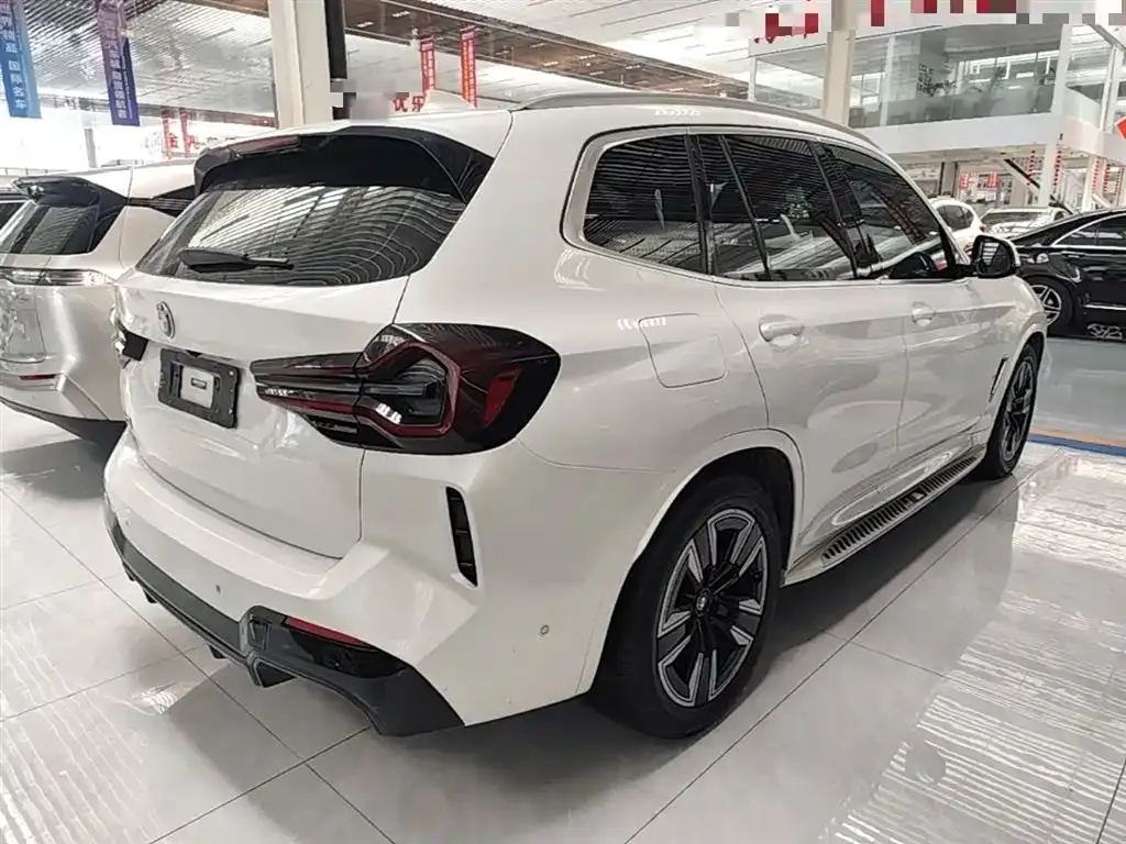 BMW iX3 — фото 6