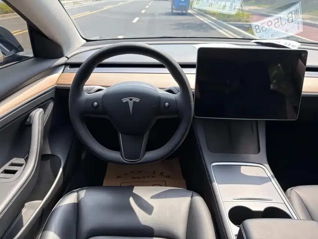 Tesla Model 3 — фото 4