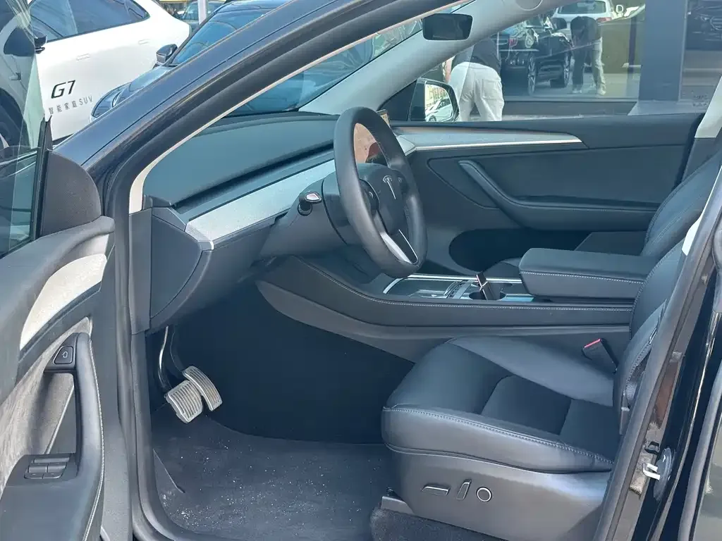 Tesla Model Y — фото 6