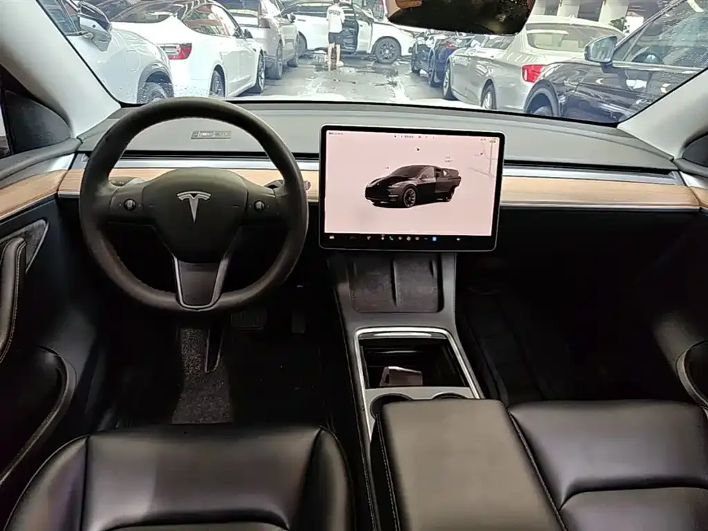 Tesla Model Y — фото 2