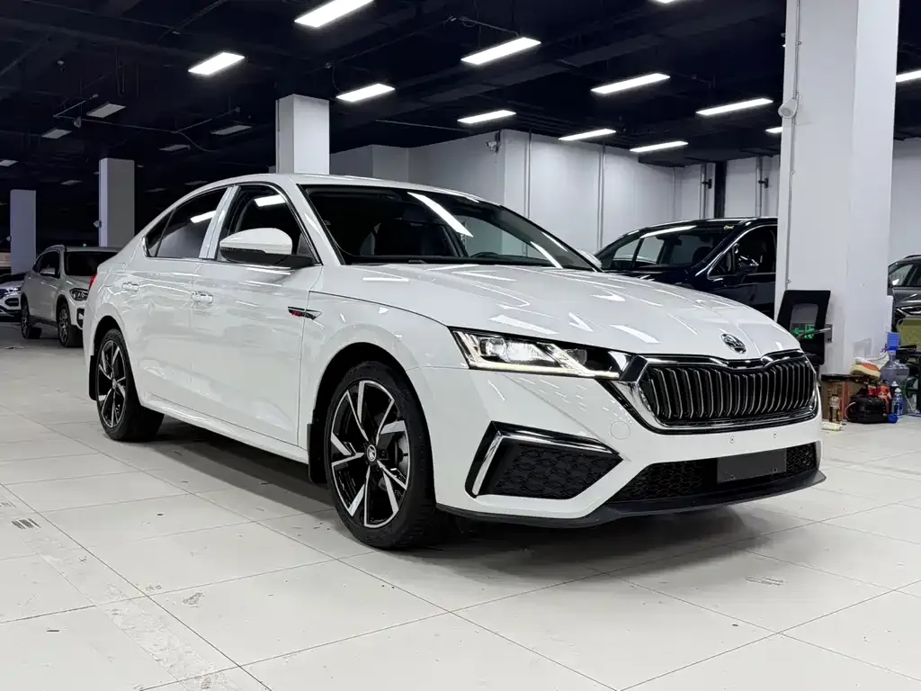 Skoda Octavia — фото 8