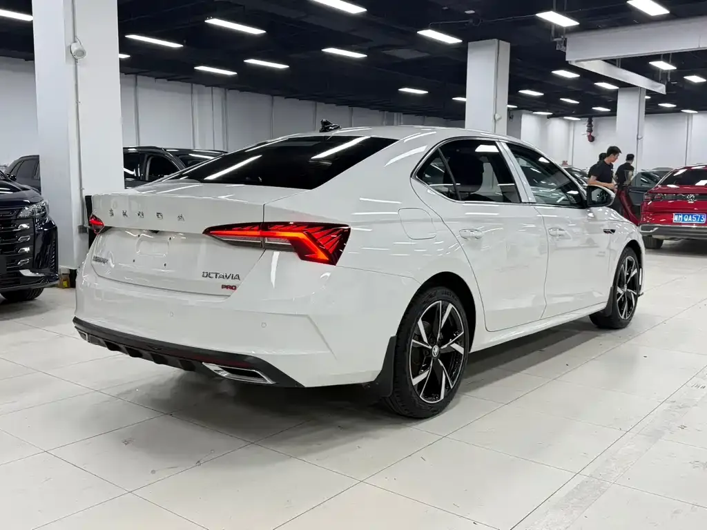 Skoda Octavia — фото 9