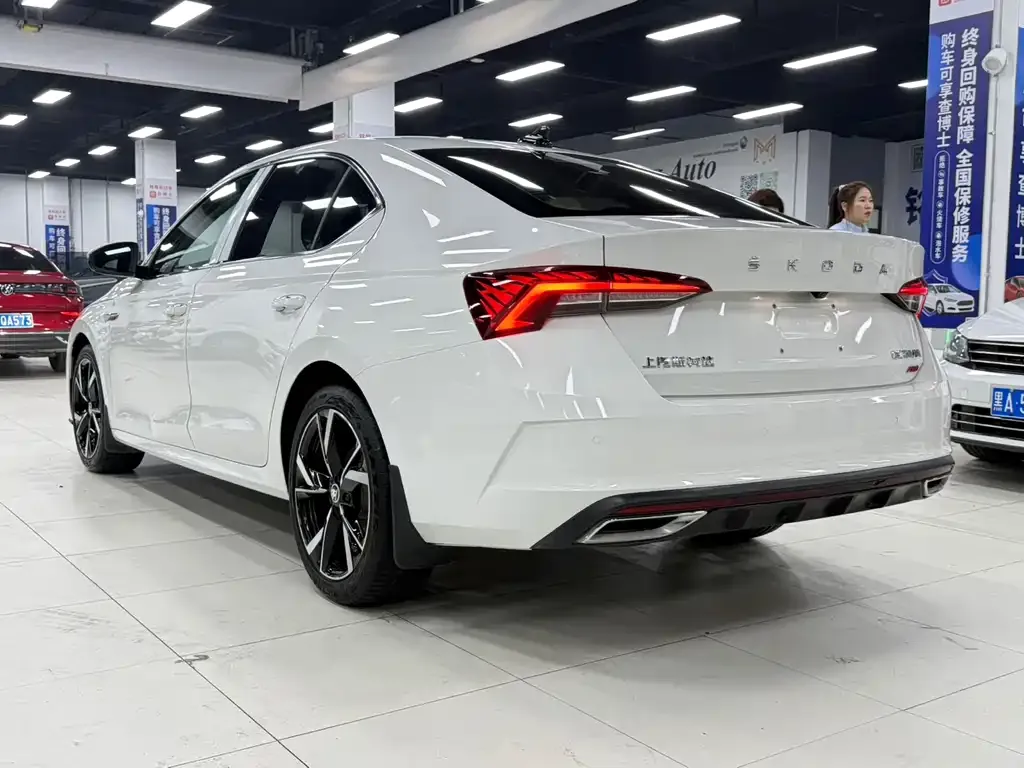 Skoda Octavia — фото 5