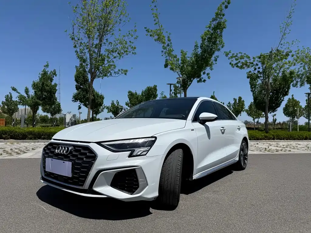 Audi A3 — фото 1