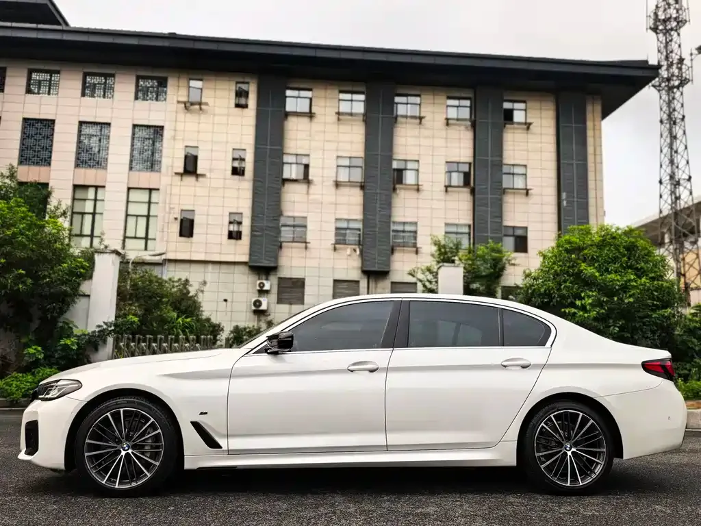 BMW 5 Series — фото 5