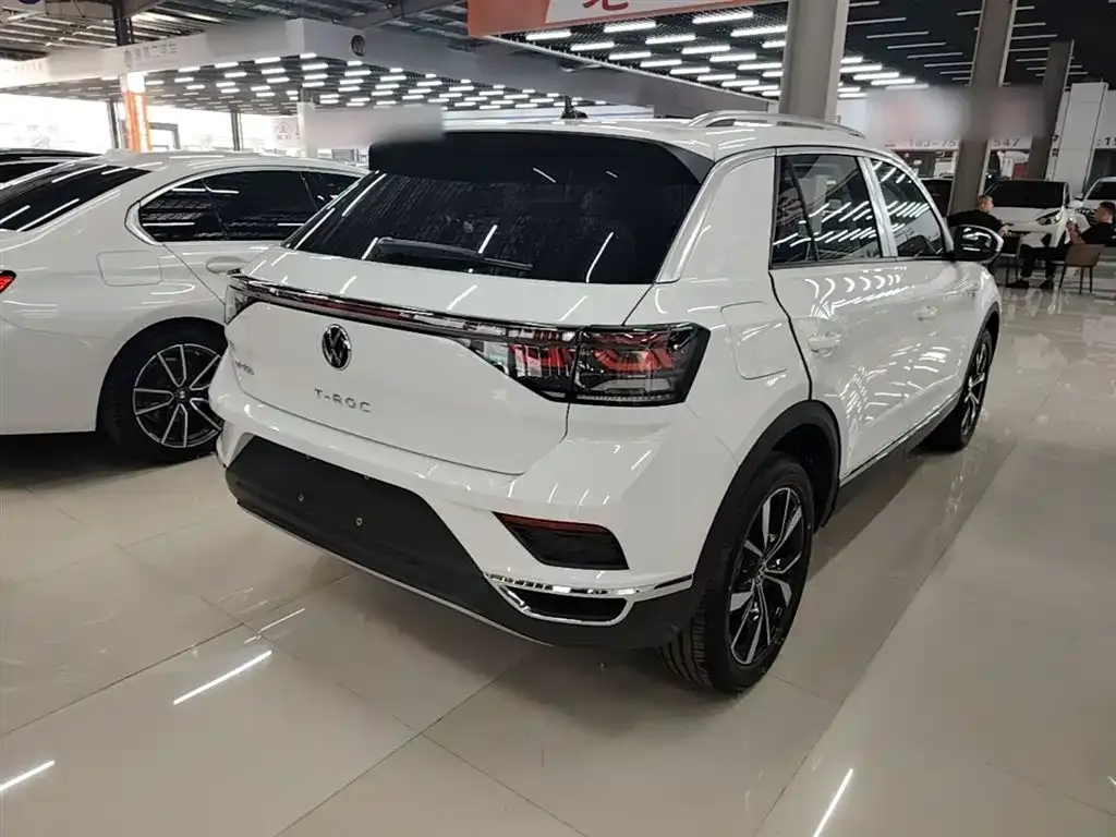 Volkswagen T-Roc — фото 6